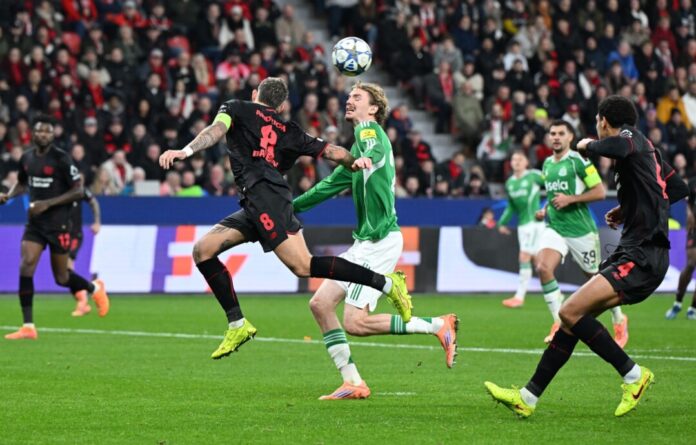 Bayer Leverkusen - Newcastle United Leverkusens Robert Andrich hatte maßgeblichen Anteil am 1:0-Eigentor.