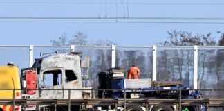 Lkw-Brand am Nadelöhr Kaiserberg: A3 vorerst gesperrt Der Lastwagen ist in Brand geraten.