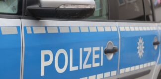 Polizei nimmt mutmaßliche Trickbetrüger fest Die Polizei in Herford hat drei mutmaßliche Betrüger festgenommen, die es auf das Geld von Seniorinnen und Senioren abgesehen haben sollen. (Symbolbild)