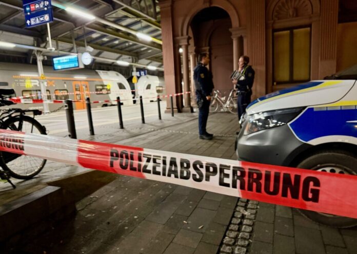 Großeinsatz am Bonner Hauptbahnhof wegen herrenlosem Gepäck Der Bonner Hauptbahnhof blieb bis in die Nacht gesperrt.