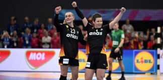 Gegner steht fest: DHB-Frauen im WM-Viertelfinale Favorit Annika Lott (l) und Alina Grijseels wollen das DHB-Team ins Halbfinale werfen.