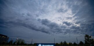 Thyssenkrupp kehrt in Gewinnzone zurück Unterm Strich hat der Industriekonzern Thyssenkrupp im vergangenen Geschäftsjahr 2024/25 532 Millionen Euro verdient. Die Aktionäre sollen erneut 15 Cent je Aktie Dividende erhalten.