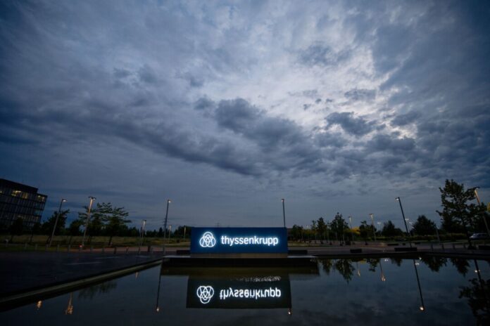 Thyssenkrupp Bilanz-Pk Unterm Strich hat der Industriekonzern Thyssenkrupp im vergangenen Geschäftsjahr 2024/25 532 Millionen Euro verdient. Die Aktionäre sollen erneut 15 Cent je Aktie Dividende erhalten.