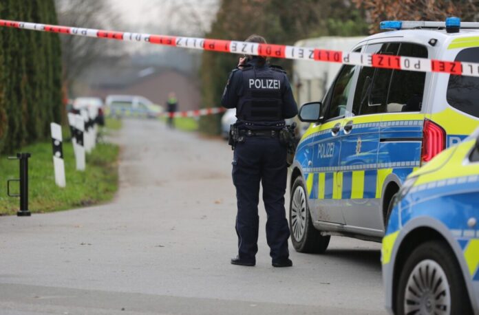 Mann bei Angriff verletzt - Polizeieinsatz in Verl Eine Mordkommission ermittelt wegen des Verdachts des versuchten Totschlags.