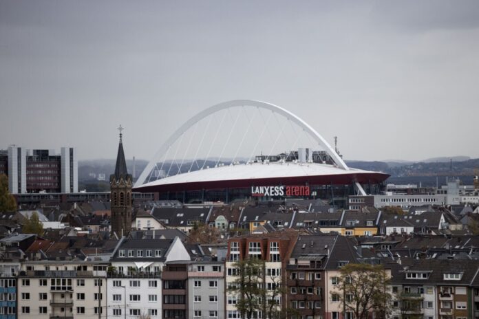Lanxess Arena In der Lanxess Arena soll am Sonntag ein Zuschauerrekord in der Basketball-Bundesliga aufgestellt werden. (Archivfoto)