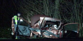 Zwei lebensgefährlich Verletzte bei Zusammenstoß in Werne Rettungskräfte haben den lebensbedrohlich verletzten 57-Jährigen und seine Beifahrerin geborgen und in eine Klinik gebracht.