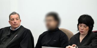 Der Angeklagte soll unter anderem Folterungen und Explosionen in Auftrag gegeben haben.