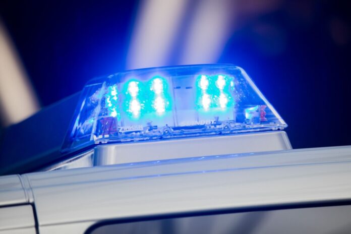 Blaulicht Symbolbild Die Hintergründe der Tat sind für die Polizei noch unklar. (Symbolbild)