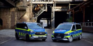 Mercedes und Ford: Neue Streifenwagen werden ausgeliefert Die neuen Streifenwagen-Modelle der NRW-Polizei: Ford Tourneo Custom (l) und Mercedes-Benz Vito