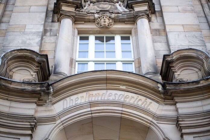 Oberlandesgericht Düsseldorf Wenn Verdächtige ein halbes Jahr ohne Anklage in Untersuchungshaft sitzen, muss die Justiz dies gut begründen. (Symbolbild)
