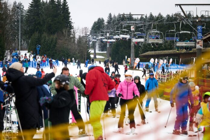 Wetter in Winterberg Andrang herrscht bereits an der Sesselbahn «Rauher Busch».
