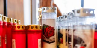 Weniger Grablichter, mehr LED – welche Kerzen gefragt sind Bei herkömmlichen Grablichtern ist die Nachfrage gesunken. LED-Grablichter sind hingegen stärker gefragt, weil sie länger halten.