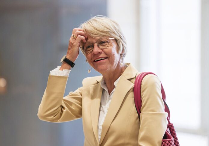 In NRW fällt weiterhin jede 20. Unterrichtsstunde aus Schulministerin Dorothee Feller (CDU) kann keine Verbesserung bei der Unterrichtsausfallquote präsentieren, verspricht aber, dranzubleiben. (Archivbild)