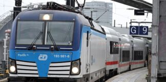 Neuer ICE L der Bahn wird von angemieteten Loks gezogen Angemietete Loks müssen derzeit wegen fehlender Zulassungen für den eigentlichen Steuerwagen noch den neuen ICE L ziehen.