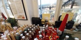 Soroptimistinnen sammeln über 1.000 Euro für den guten Zweck Adventszauber im historischen Klassenzimmer Foto: Astrid Vieler