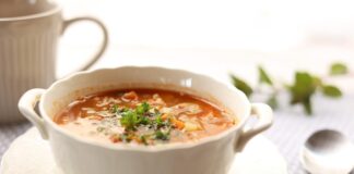 Weiße Bohnen in einer Suppentasse. Foto: pixabay/Symbolbild