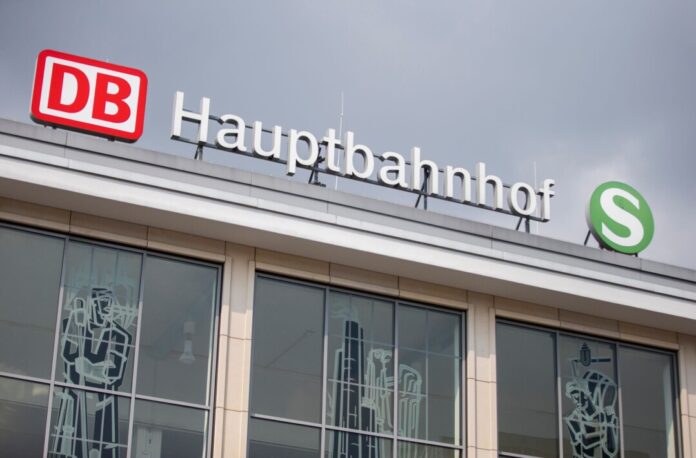 Hauptbahnhof Dortmund Der Dortmunder Hauptbahnhof war am Sonntag aufgrund eines Oberleitungsschadens für Reisende aus Hamm schwer erreichbar. (Archivbild)
