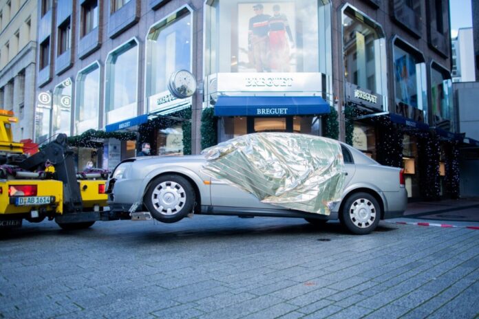 Millionen-Coup auf der Kö Elf Jahre Haft verhängte das Gericht für einen der Täter des Millionen-Coups. (Archivbild)