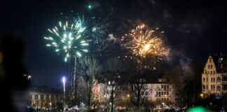 In den Geschäften wird so viel Feuerwerk liegen wie noch nie Ein schöner Anblick für die einen, ein Ärgernis für die anderen: Feuerwerk an Silvester.