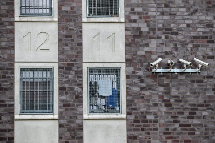 Weniger Menschen wegen Bagatelldelikten hinter Gittern Wegen Bagatelldelikten sitzen deutlich weniger Menschen hinter Gittern als vor zwei Jahren. (Symbolbild)