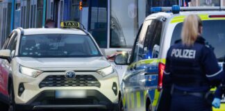 Schüsse auf Taxi-Fahrgast – Opfer weiter in Lebensgefahr Über die Hintergründe der Tat wird ermittelt.