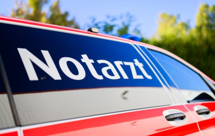 Notarzt Der Notarzt konnte bei einem Unfall im Kreis Kleve am Sonntags nichts mehr machen. Die Autofahrer aus Kranenburg war sofort tot. (Archivbild