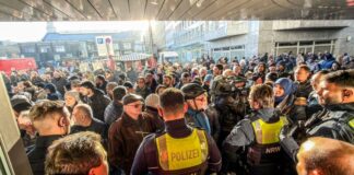 Suche nach Panzerknackern von Gelsenkirchen Nach dem Einbruch in den Tresorraum der Bank fordern besorgte Kunden Informationen.