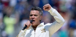 Sein einziges Deutschlandkonzert führt Robbie Williams 2026 nach Düsseldorf. (Archivbild)