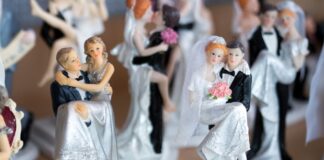 Hochzeitsgeschenke aus Auto gestohlen Einem Brautpaar in Wesel wurden die Geschenke aus einem geparkten Auto gestohlen. (Symbolbild)