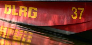 Joggerin rettet Wassersportler aus der Ruhr Feuerwehr und DLRG rückten mit einem Großaufgebot an Einsatzkräften an. (Symbolbild)