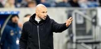 Coach Christian Ilzer von der TSG 1899 Hoffenheim freut sich auf das Auswärtsspiel gegen Borussia Dortmund. (Archivbild)