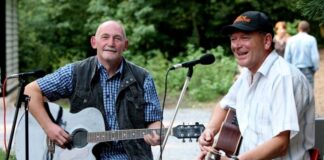 Gitarrenduo beim Sonntagscafé der Wülfrather AWO