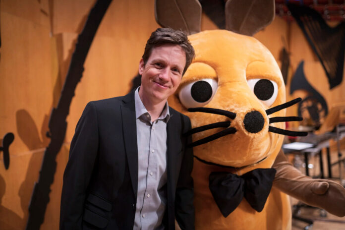 Der Fernsehmoderator Johannes Büchs kommt nach Wuppertal. Foto: Ben Knabe Der Fernsehmoderator Johannes Büchs kommt nach Wuppertal. Foto: Ben Knabe