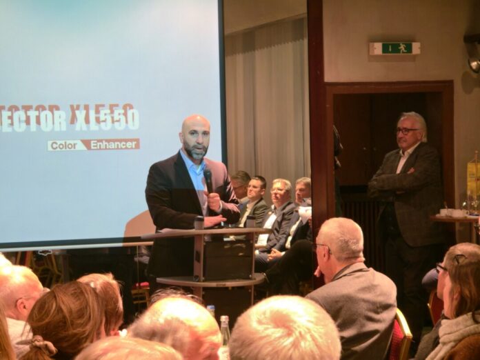 20260106_195649 Ahmad Mansour bei seinem Vortrag im Ratinger Brauhaus, Bild: Alexander Heinz