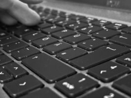 Urteil wegen versuchten Kindesmissbrauchs: Velberter in Chat-Falle gelockt Per Chat lief der Tatversuch ab. Foto: Volkmann