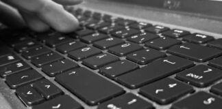 Urteil wegen versuchten Kindesmissbrauchs: Velberter in Chat-Falle gelockt Per Chat lief der Tatversuch ab. Foto: Volkmann