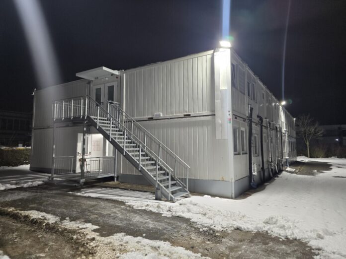 20260108_192501 Einer der Container am Abend der Anwohnerinformationsveranstaltung, Bild: Alexander Heinz