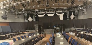 Stille über der Stadt Die Stadthalle als Zufluchtsort während der Evakuierung der Innenstadt, Bild: Alexander Heinz