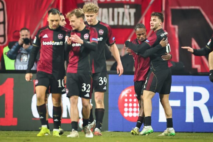 1. FC Nürnberg - Preußen Münster Der Jubel von Mohamed Ali Zoma (2.v.r.) währt nur kurz.