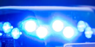 Mann attackiert jüngeren Bruder mit Messer – Lebensgefahr Nach einer Messenattacke in der Nacht ist ein Mann in Dortmund festgenommen worden. (Symbolbild)