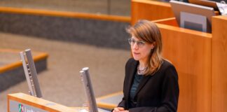 Regierung liefert Akten zum Solinger Anschlag – neue Töne Nordrhein-Westfalens neue Fluchtministerin Verena Schäffer (Grüne) setzt in der Landtagsdebatte über die Aufarbeitung des Solinger Terroranschlags auf leisere, versöhnliche Töne.