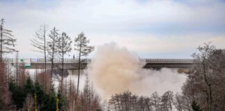 A45-Talbrücke Sterbecke erfolgreich gesprengt Das zweite Teilbauwerk der alten A45-Talbrücke ist mit 13 Kilogramm Sprengstoff gesprengt worden.