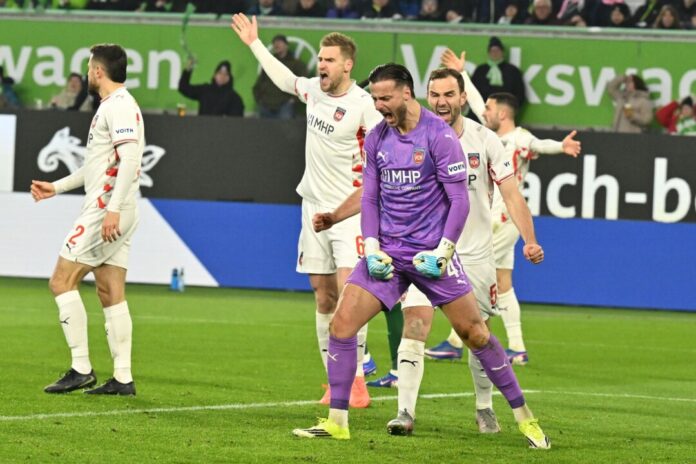 VfL Wolfsburg - 1. FC Heidenheim Diant Ramaj und seine Vorderleute treffen auswärts auf Borussia Dortmund. (Archivbild)