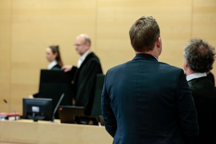 Belästigungsprozess gegen Richter Anfang Januar wurde der Jurist wegen sexueller Belästigung einer Kollegin zu einer Geldstrafe verurteilt. (Archivbild)