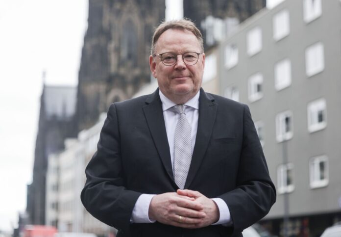 Kölns OB: Olympia-Bewerbung von NRW braucht klare Mehrheit Kölns Oberbürgermeister Torsten Burmester (SPD) wünscht sich eine möglichst hohe Zustimmung zu einer Olympia-Bewerbung Nordrhein-Westfalens.