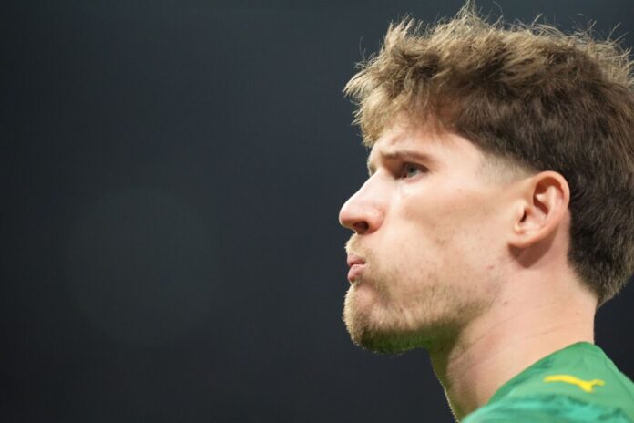 Gregor Kobel Torhüter Gregor Kobel hat das BVB-Trainingslager vorzeitig verlassen. (Archivbild)