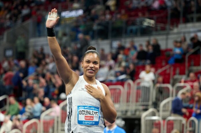Leichtathletik: ISTAF INDOOR Düsseldorf Kugelstoßerin Yemisi Ogunleye will die 21-Meter-Marke angreifen.