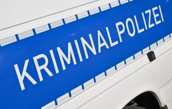 Ein Fahrzeug der Kriminalpolizei In Bünde im Kreis Herford wird ein 39-Jähriger verdächtigt, sexuelle Handlungen an Leichen vorgenommen zu haben. (Symbolbild)