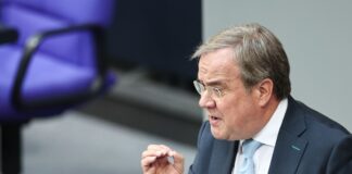 Laschet: Draghis «whatever it takes» gilt heute mehr denn je Der diesjährige Preisträger Mario Draghi habe auch aktuell große Bedeutung, sagt der Vorsitzende des Karlspreisdirektoriums, Armin Laschet. (Archivbild)