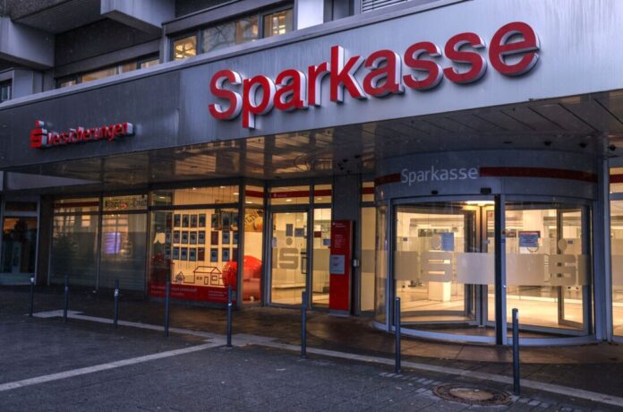Sparkasse Gelsenkirchen-Buer In die Filiale in Gelsenkirchen-Buer wurde Anfang der Woche eingebrochen, die Täter erbeuteten Millionen.